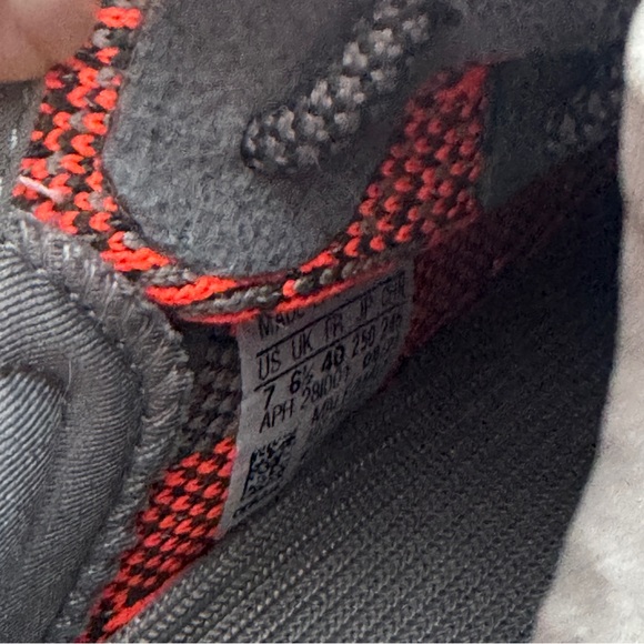 Yeezy Boost 350 - Picture 2 of 5
